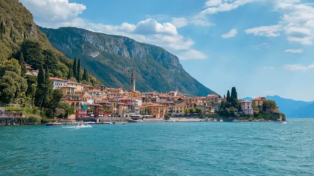 Patch Brodé Souvenir Du Lac De Côme Italie - Lombardia - "Plus Beau Lac Du Monde"
